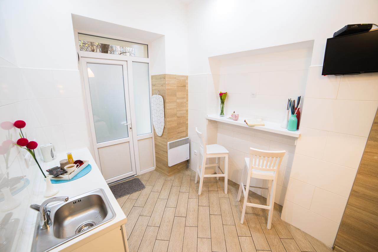 Smart Apartment On Filatova Lviv Exterior photo